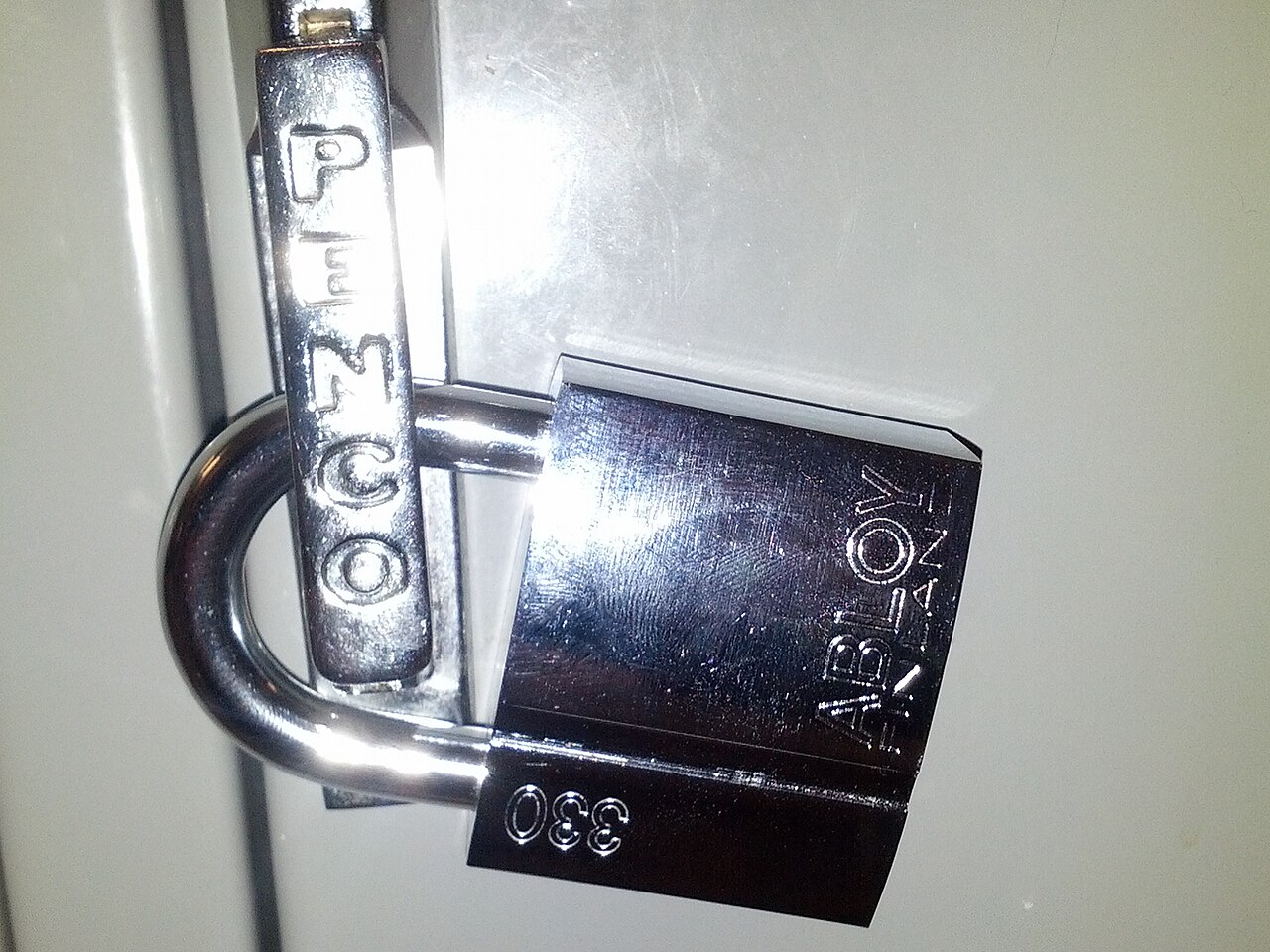 Abloy disc detainer padlock