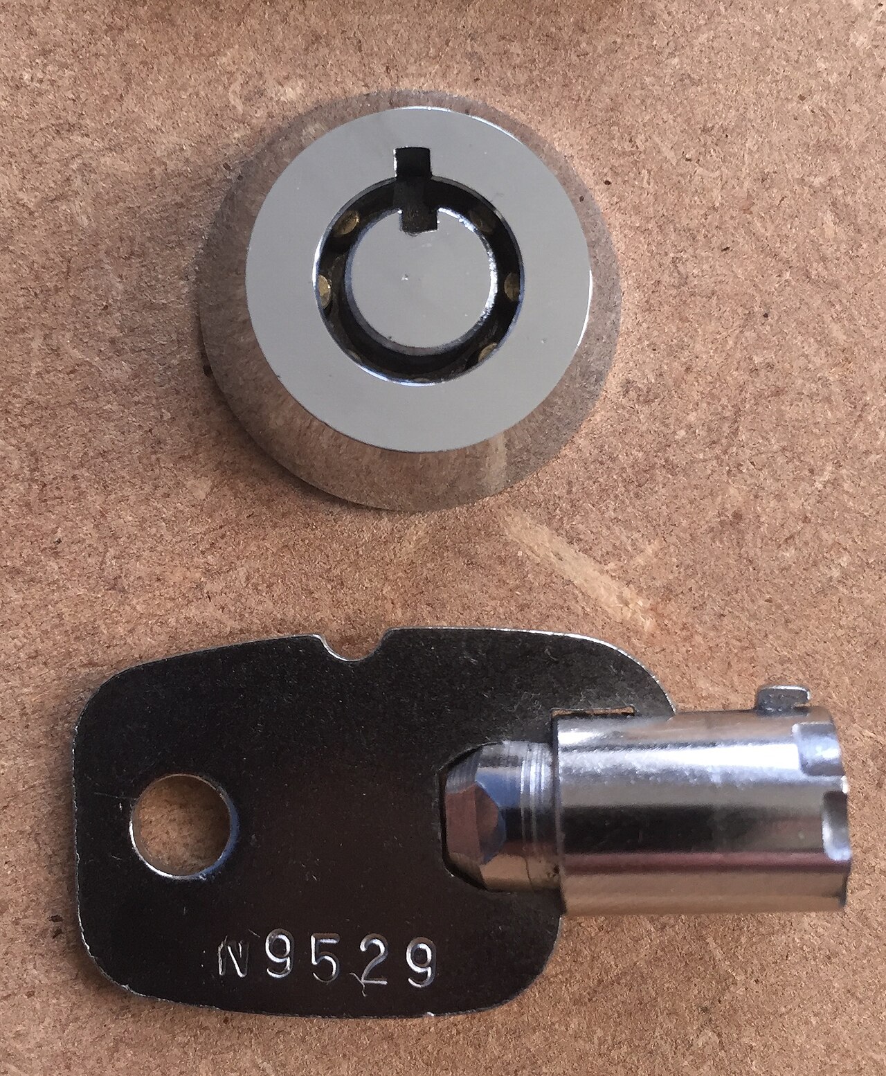 Tubular lock and matching key